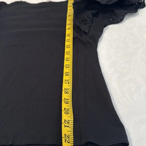 Tahari Eyelet Flutter Sleeve Top. Size S - Picture 11 of 11
